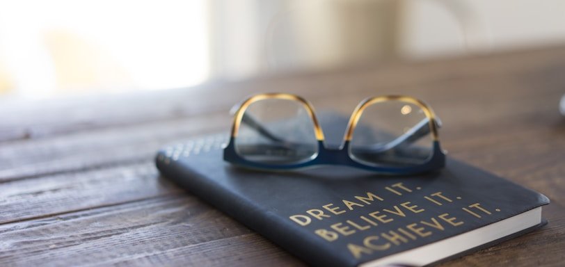 Com R$50 mil, Você Compraria um Carro Usado ou Viveria o Sonho de Morar no Exterior?