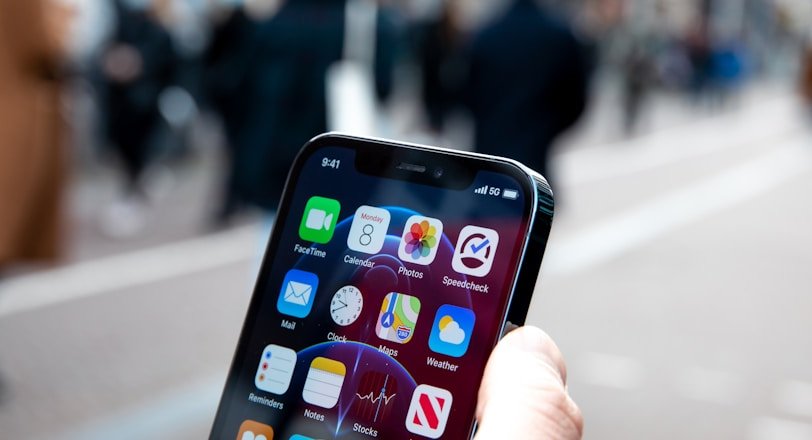 Conheça a Three: Uma Operadora de Celular com Planos Pré-Pagos na Irlanda